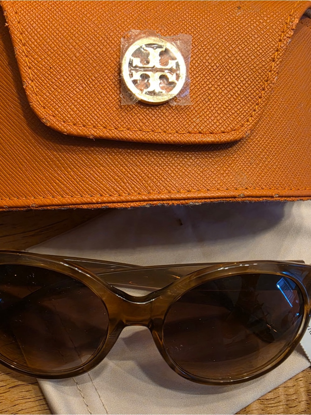 Tory Burch Tortoise Orange Sunglasses Case with Brown Sunglasses